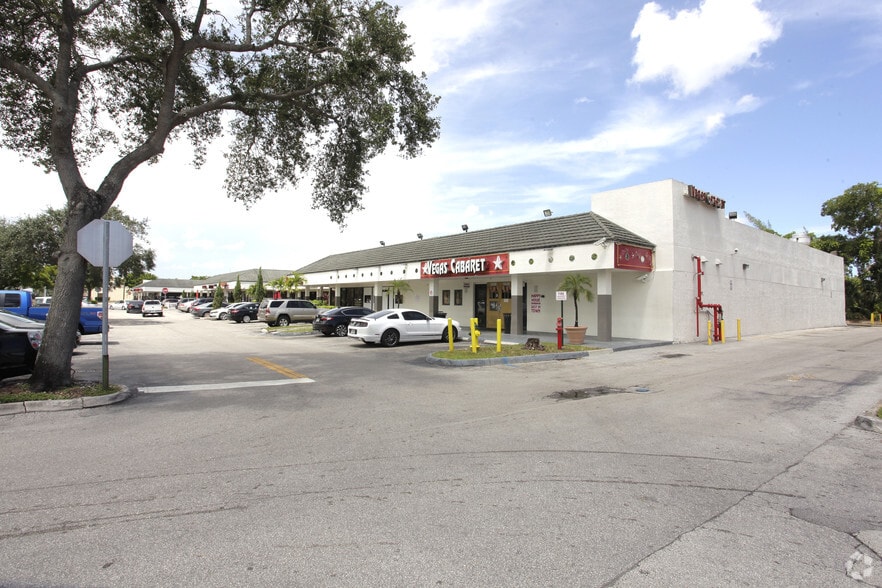 5424-5464 N University Dr, Lauderhill, FL for lease - Building Photo - Image 1 of 4