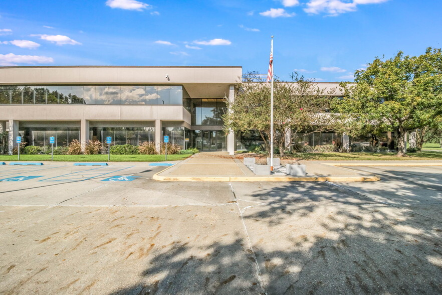 200 Galbert Rd, Lafayette, LA à vendre - Photo du bâtiment - Image 1 de 25