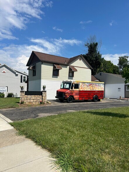 546 E Dixie Dr, West Carrollton, OH à vendre - Photo du bâtiment - Image 2 de 21