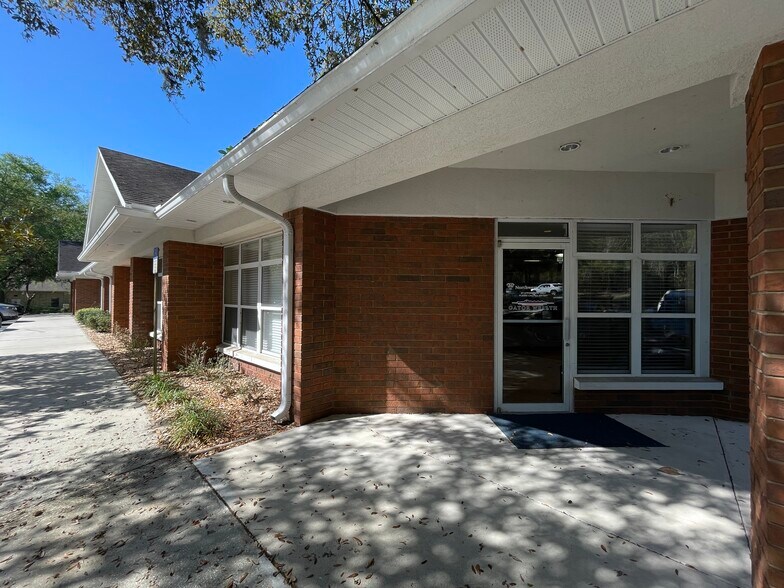 4965 NW 8th Ave, Gainesville, FL à louer - Photo du bâtiment - Image 2 de 18