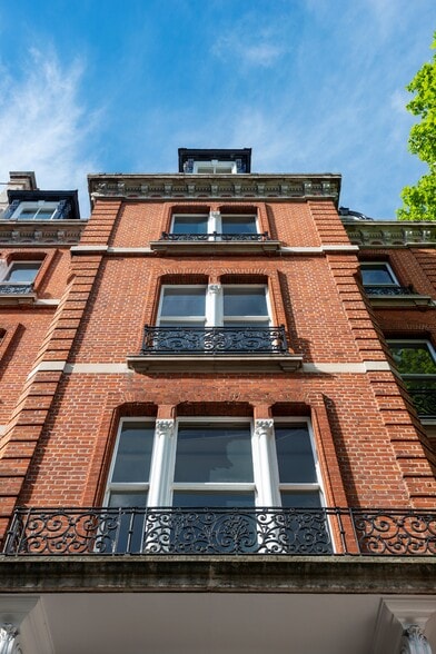 2 Grosvenor Gdns, London for lease - Building Photo - Image 2 of 5