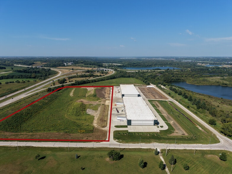 3155 SE 42nd St, West Des Moines, IA à vendre - Photo du bâtiment - Image 2 de 3