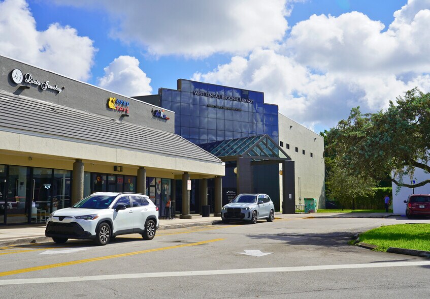 10201-10355 Hammocks Blvd, Miami, FL à louer - Photo du bâtiment - Image 2 de 9