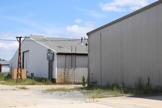 Plus de détails pour 2-4 N Gill St, Hazlehurst, GA - Industriel à louer