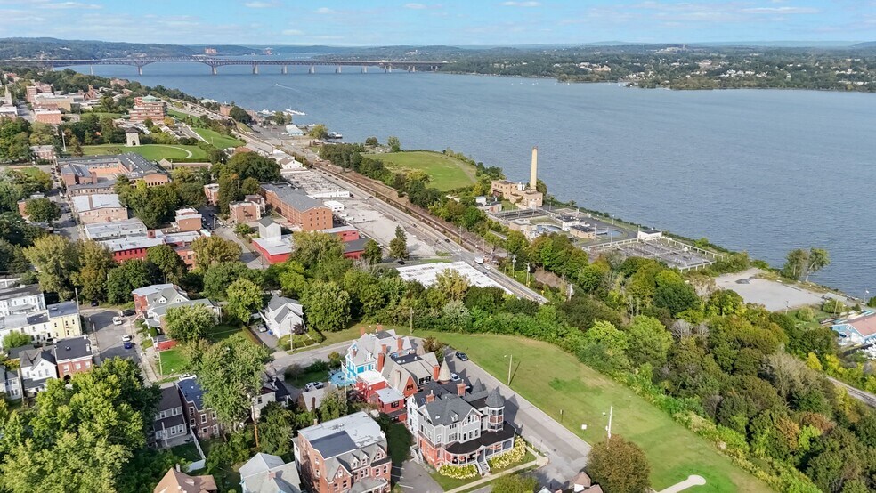 2 Courtney Ave, Newburgh, NY à vendre - Photo du bâtiment - Image 3 de 49