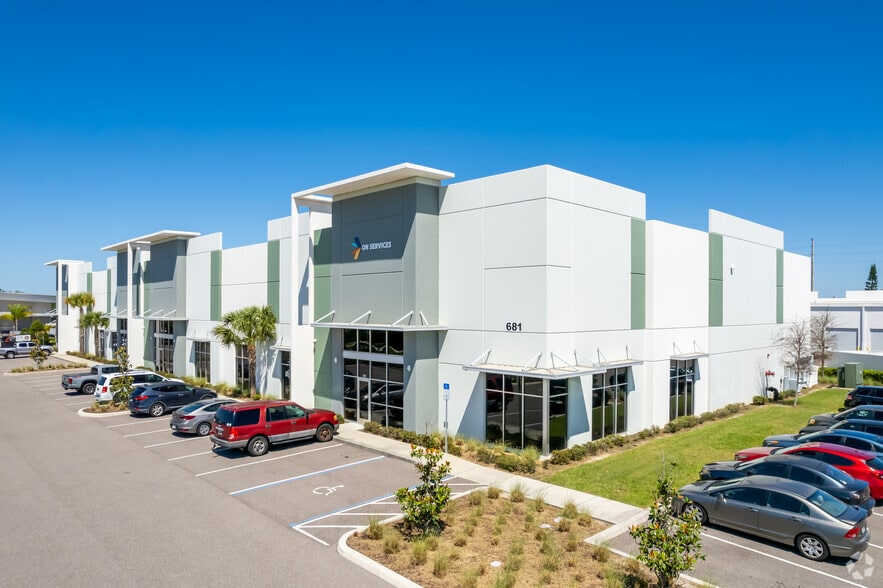 661 Garden Commerce Pky, Winter Garden, FL à louer - Photo principale - Image 1 de 1