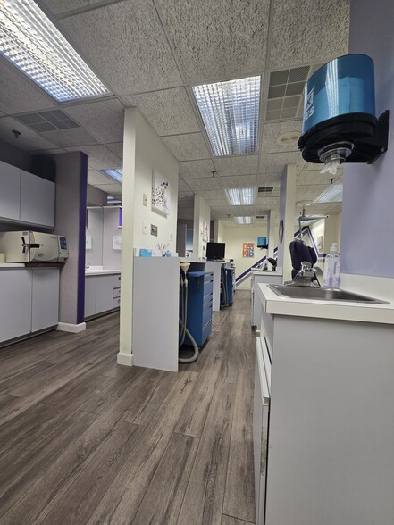 224 Taylors Mill Rd, Manalapan Township, NJ à vendre - Photo intérieure - Image 3 de 32