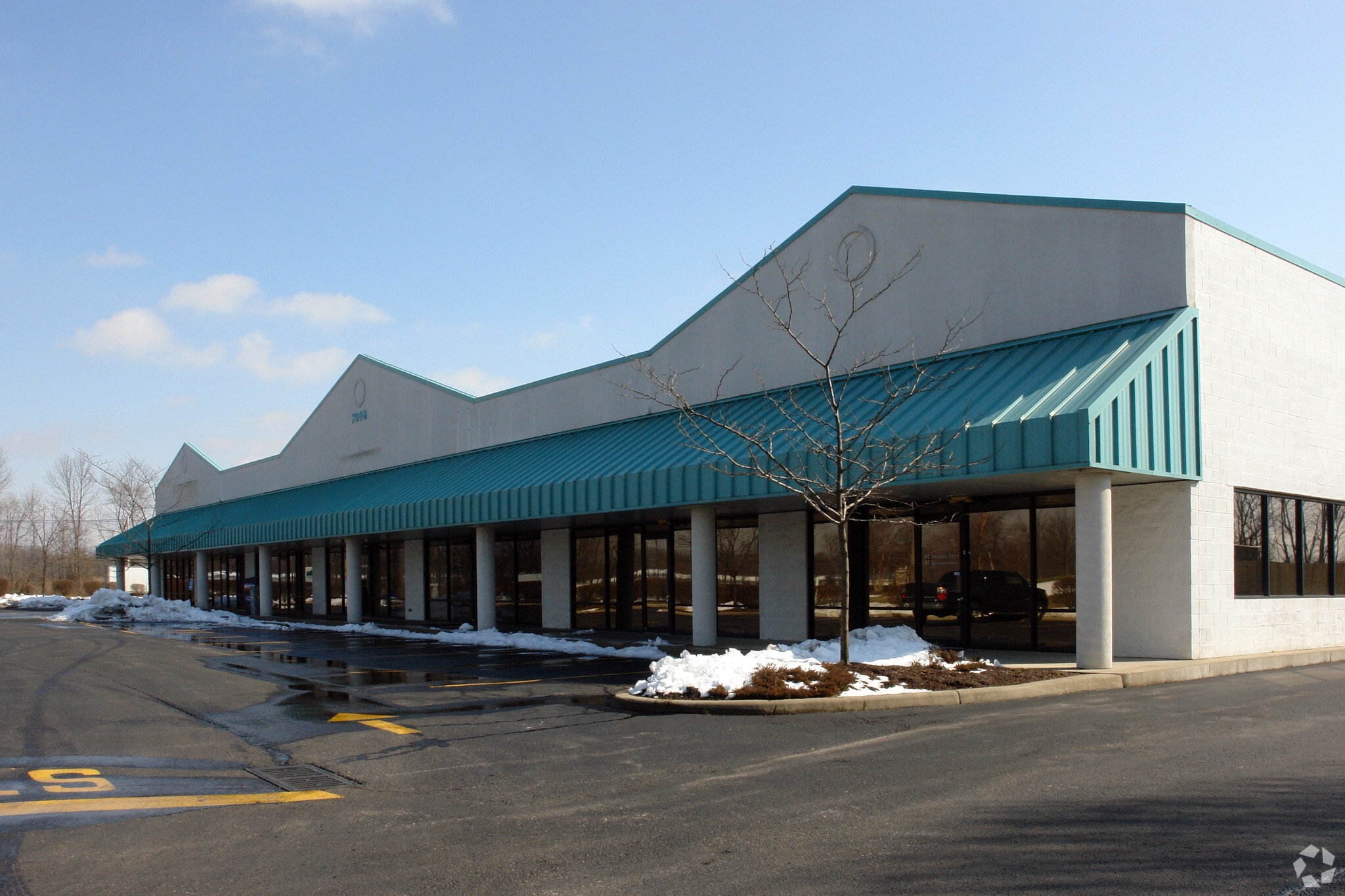 7092 Distribution Dr, Louisville, KY à louer Photo principale- Image 1 de 21