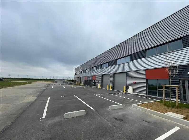 Flex in Le Thillay for lease - Building Photo - Image 3 of 7