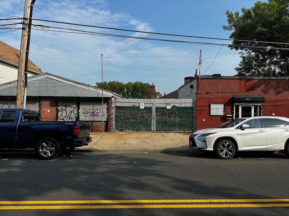 8445 103rd Ave, Jamaica, NY à vendre Photo principale- Image 1 de 1