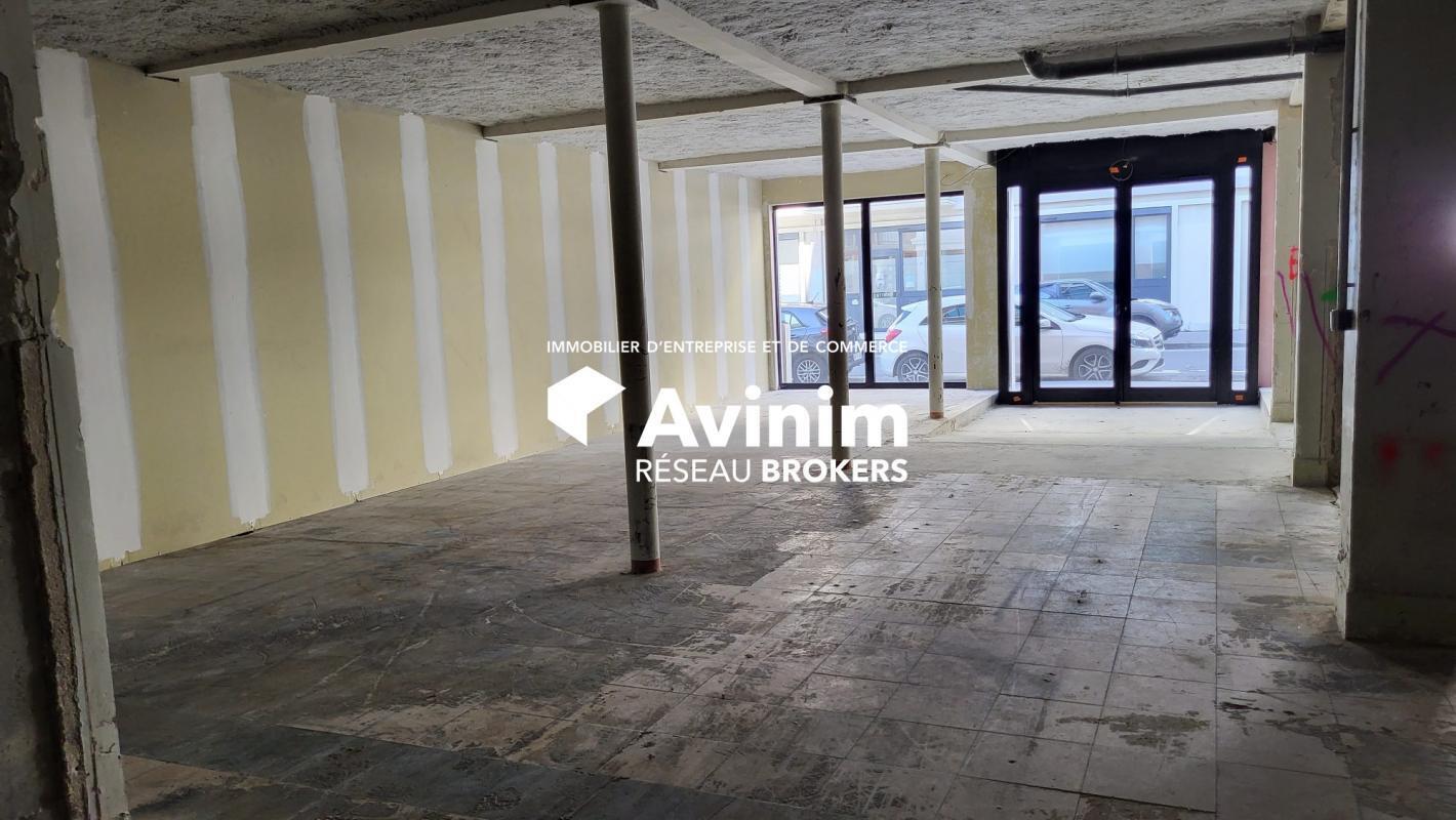 Retail in Le Havre for lease Interior Photo- Image 1 of 2