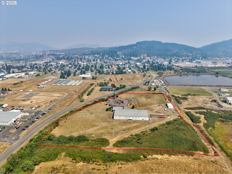 850 Garden Valley Cir, Sutherlin, OR for sale - Building Photo - Image 2 of 10