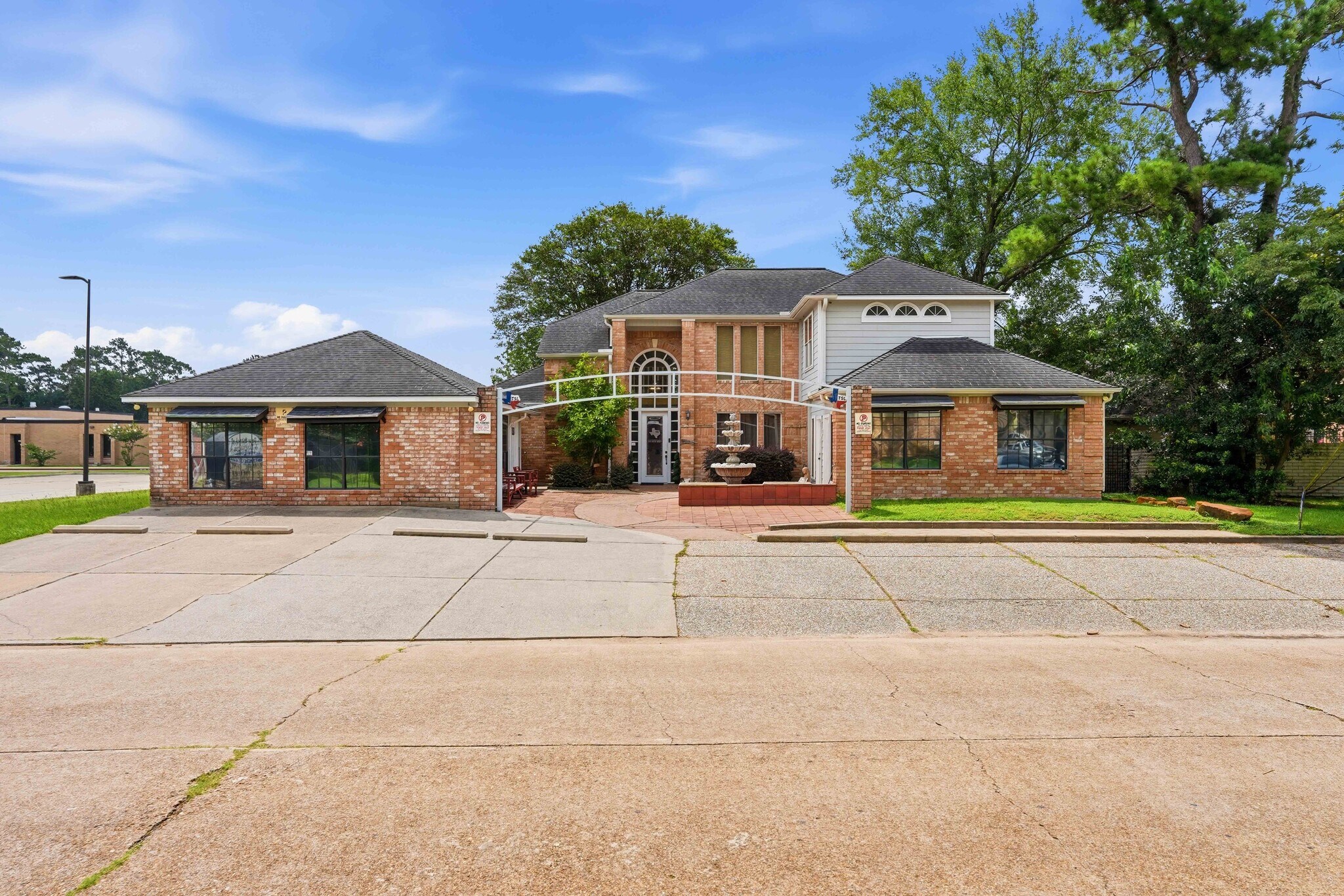 13700 Lakewood Forest Dr, Houston, TX à vendre Photo du bâtiment- Image 1 de 37