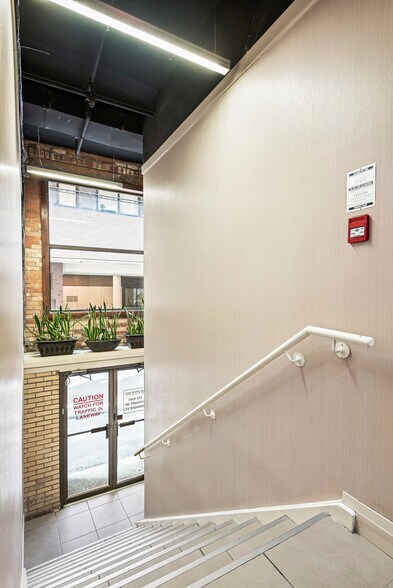 411 Richmond St E, Toronto, ON à louer - Photo intérieure - Image 3 de 6