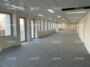 Office in Lyon for lease Interior Photo- Image 2 of 3