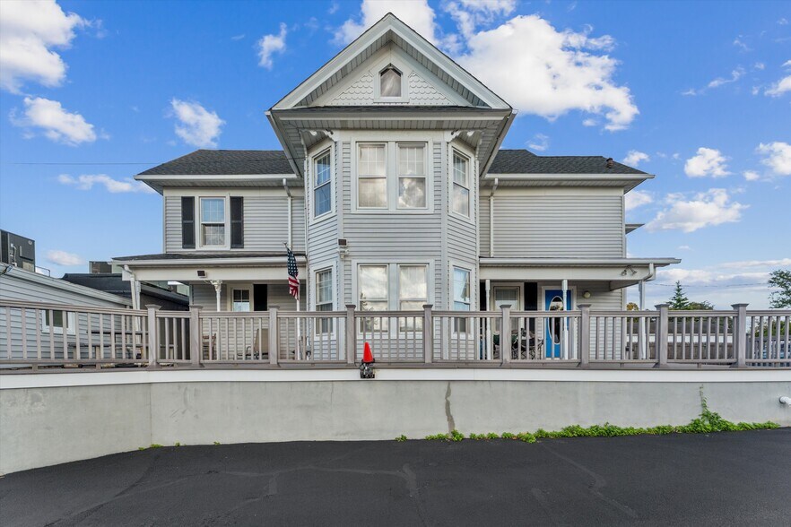 13500 Main Rd, Mattituck, NY à vendre - Photo du bâtiment - Image 3 de 10