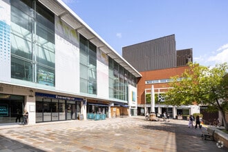 Derby Sq, Epsom à louer Photo principale- Image 1 de 1