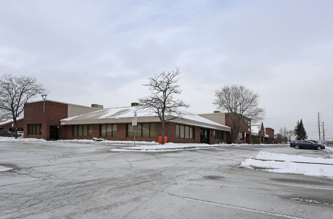 Plus de détails pour 5650 Tomken Rd, Mississauga, ON - Local d'activités, Industriel à louer