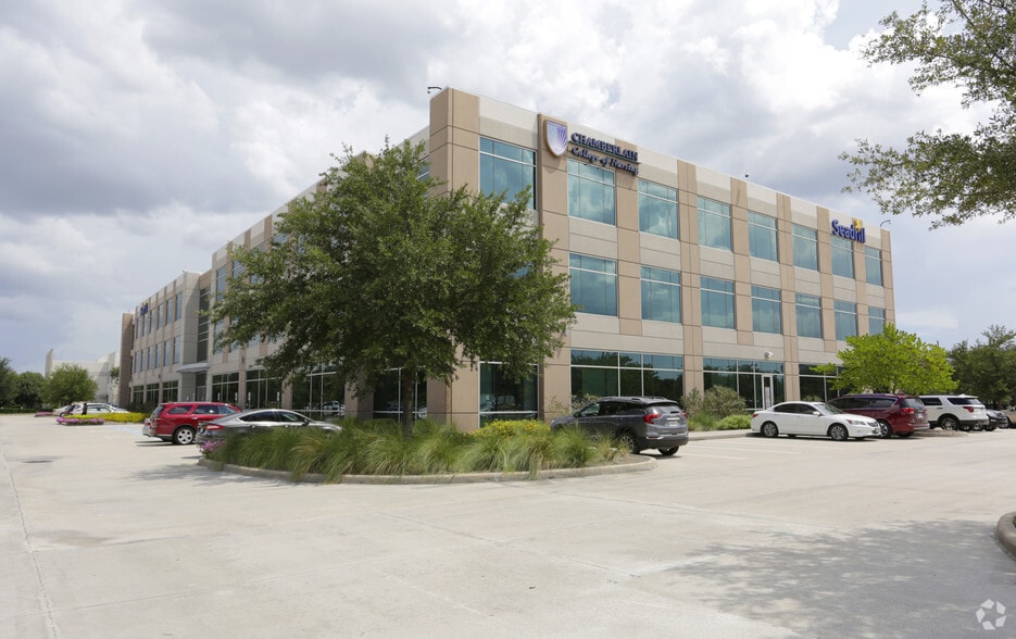 11025 Equity Dr, Houston, TX for lease - Building Photo - Image 1 of 6