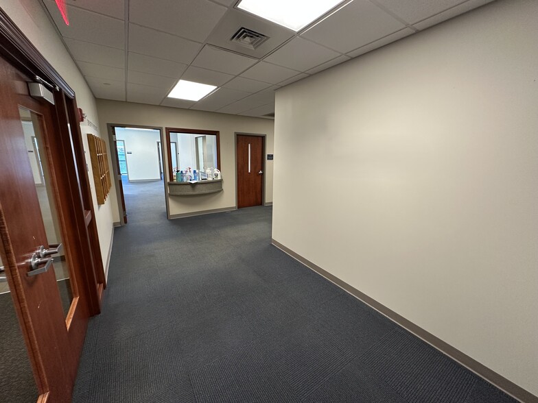 3271 E Battlefield St, Springfield, MO for lease - Building Photo - Image 3 of 12