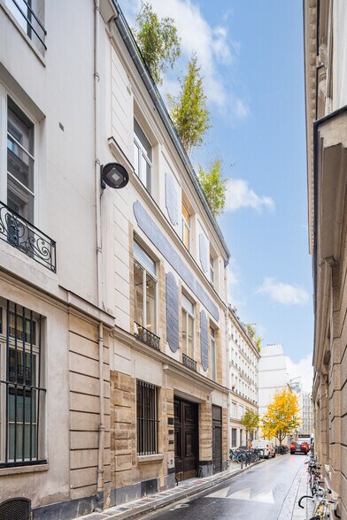 Office in Paris for sale - Building Photo - Image 2 of 3