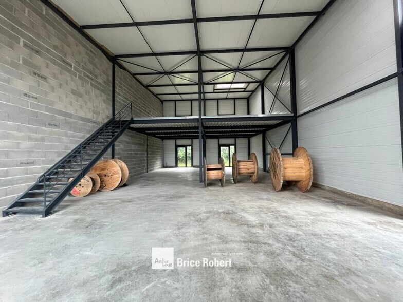 Flex in Trévoux for sale - Interior Photo - Image 2 of 5