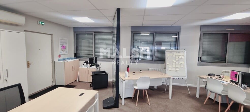 Retail in Villeurbanne for lease - Interior Photo - Image 3 of 9