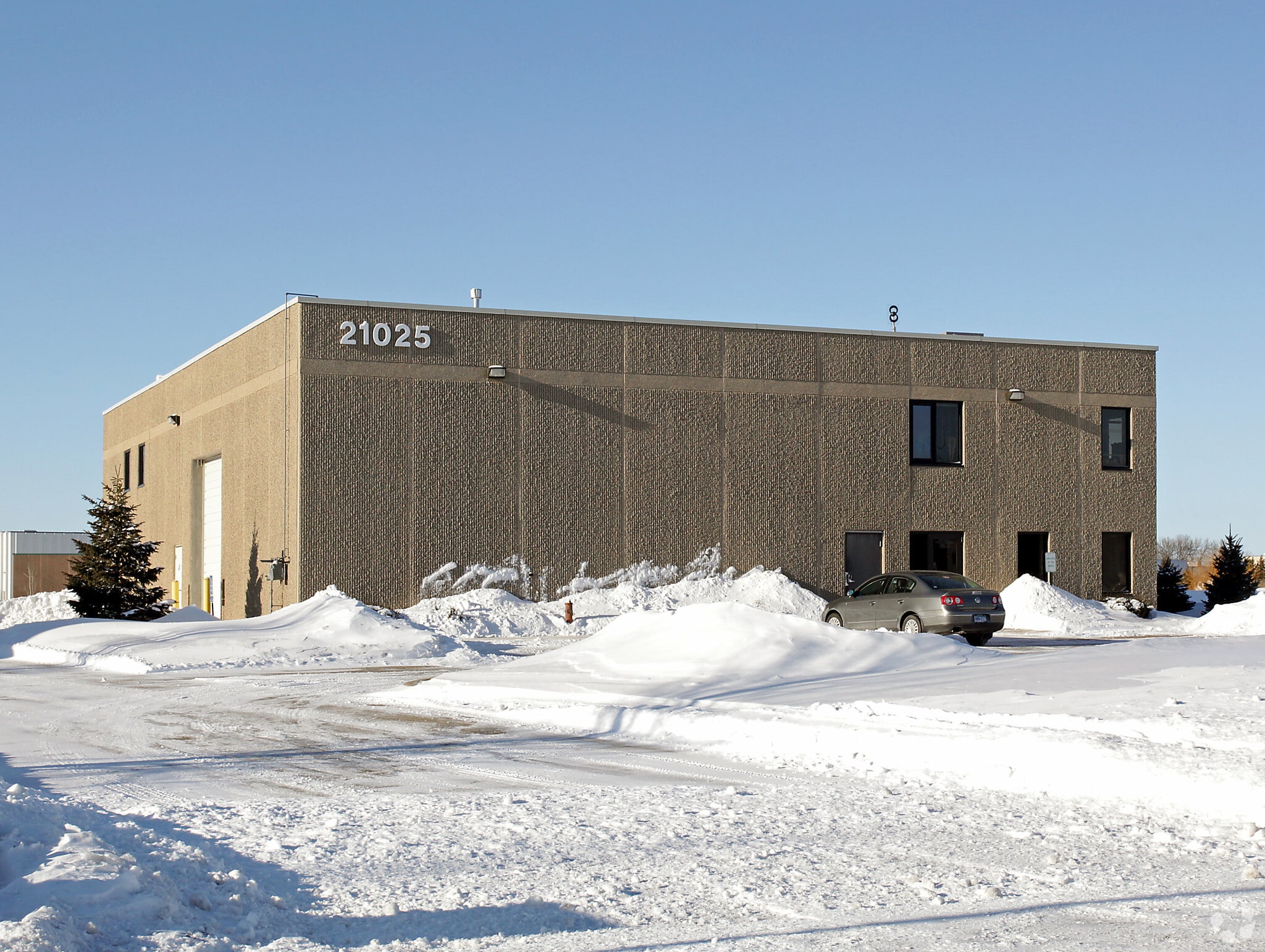 21025 Heron Way, Lakeville, MN for lease Primary Photo- Image 1 of 6