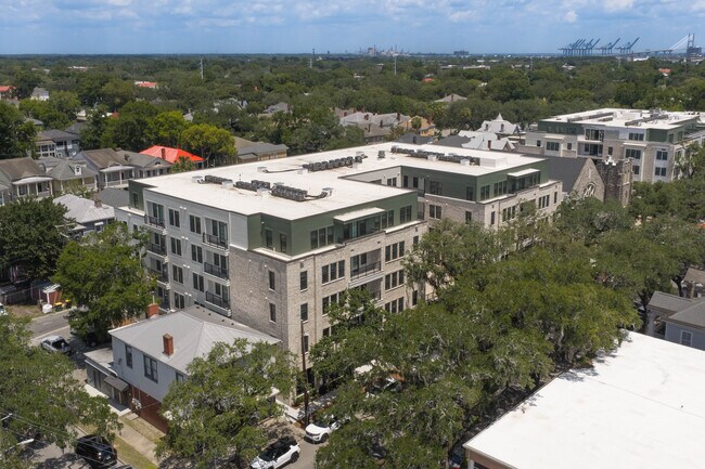 Plus de détails pour 2213 Bull St, Savannah, GA - Commerce de détail à louer