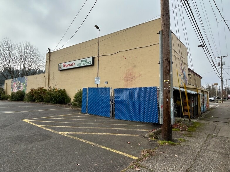 722 S A St, Springfield, OR à vendre - Photo du bâtiment - Image 3 de 7