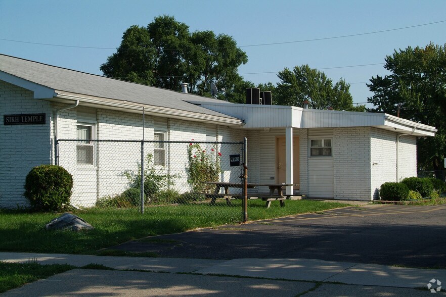 990 E Lincoln Ave, Madison Heights, MI à louer - Photo du bâtiment - Image 3 de 3
