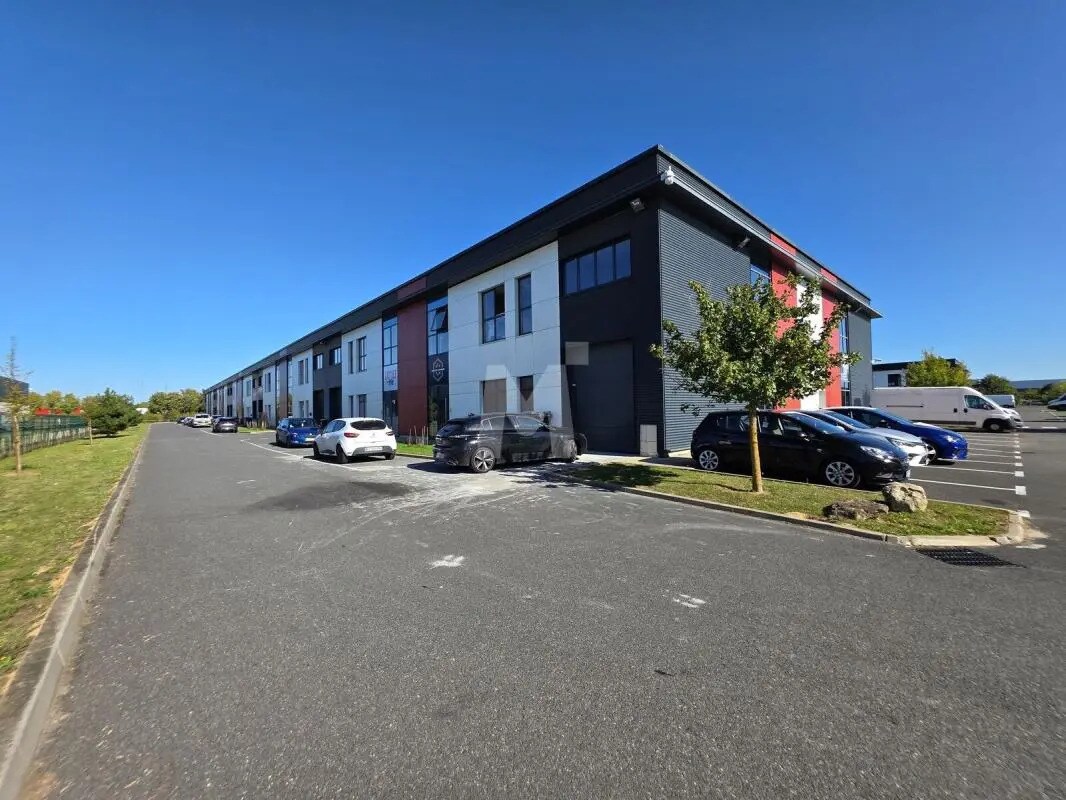 Flex in Lieusaint for lease Building Photo- Image 1 of 11