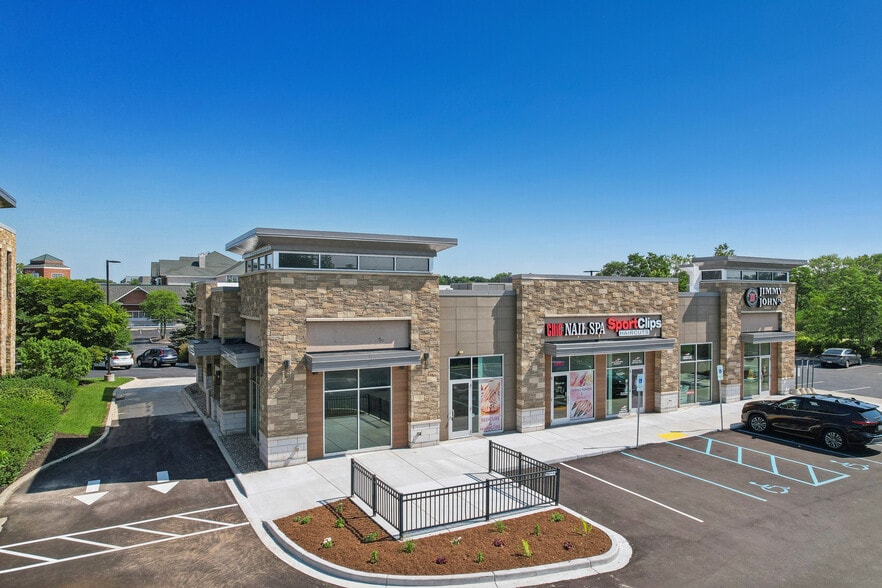 15500 W Greenfield Ave, Brookfield, WI for lease - Building Photo - Image 2 of 14