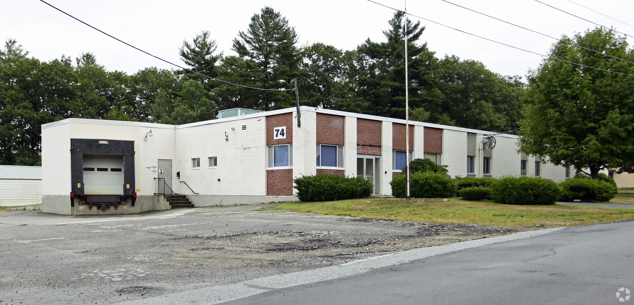 70-74 Powers Street, Milford NH portefeuille de 3 propriétés à vendre sur LoopNet.ca Photo principale- Image 1 de 57