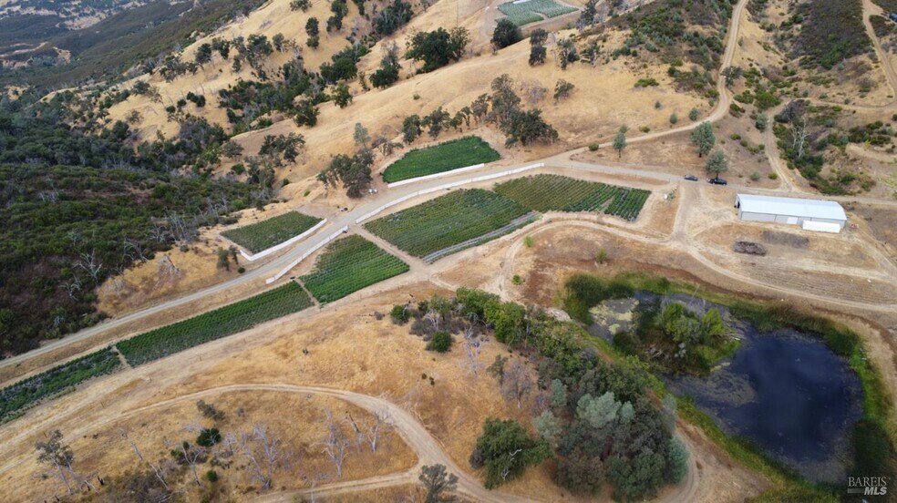 21506 Morgan Valley Rd, Lower Lake, CA à vendre - Photo du bâtiment - Image 2 de 6