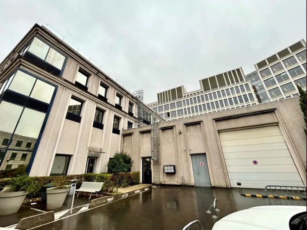 Flex in Saint-Denis for lease Building Photo- Image 1 of 8