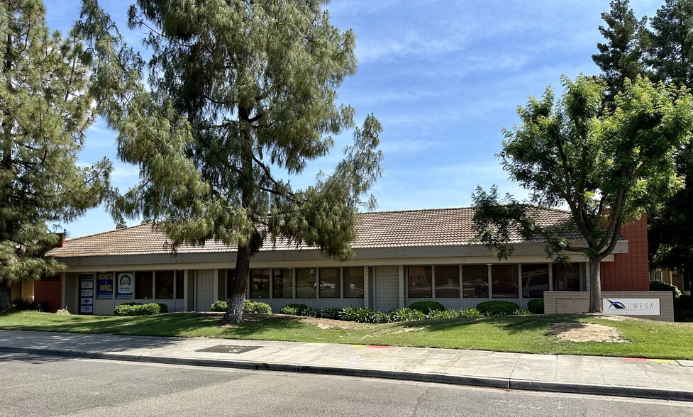 2519 W Shaw Ave, Fresno, CA for sale - Building Photo - Image 1 of 1