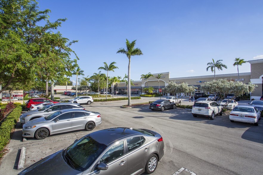 3155-3556 W Hillsboro Blvd, Deerfield Beach, FL à louer - Photo du bâtiment - Image 3 de 10