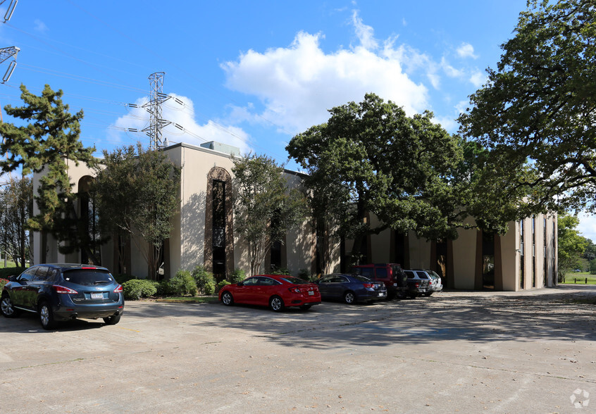 2916 W TC Jester Blvd, Houston, TX à louer - Photo principale - Image 1 de 11