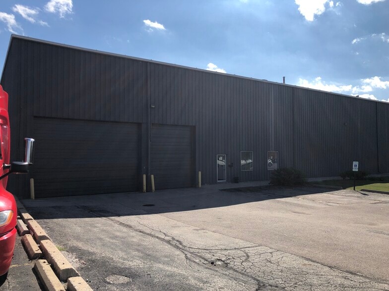 3841-3865 Swanson Ct, Gurnee, IL for lease - Building Photo - Image 3 of 12