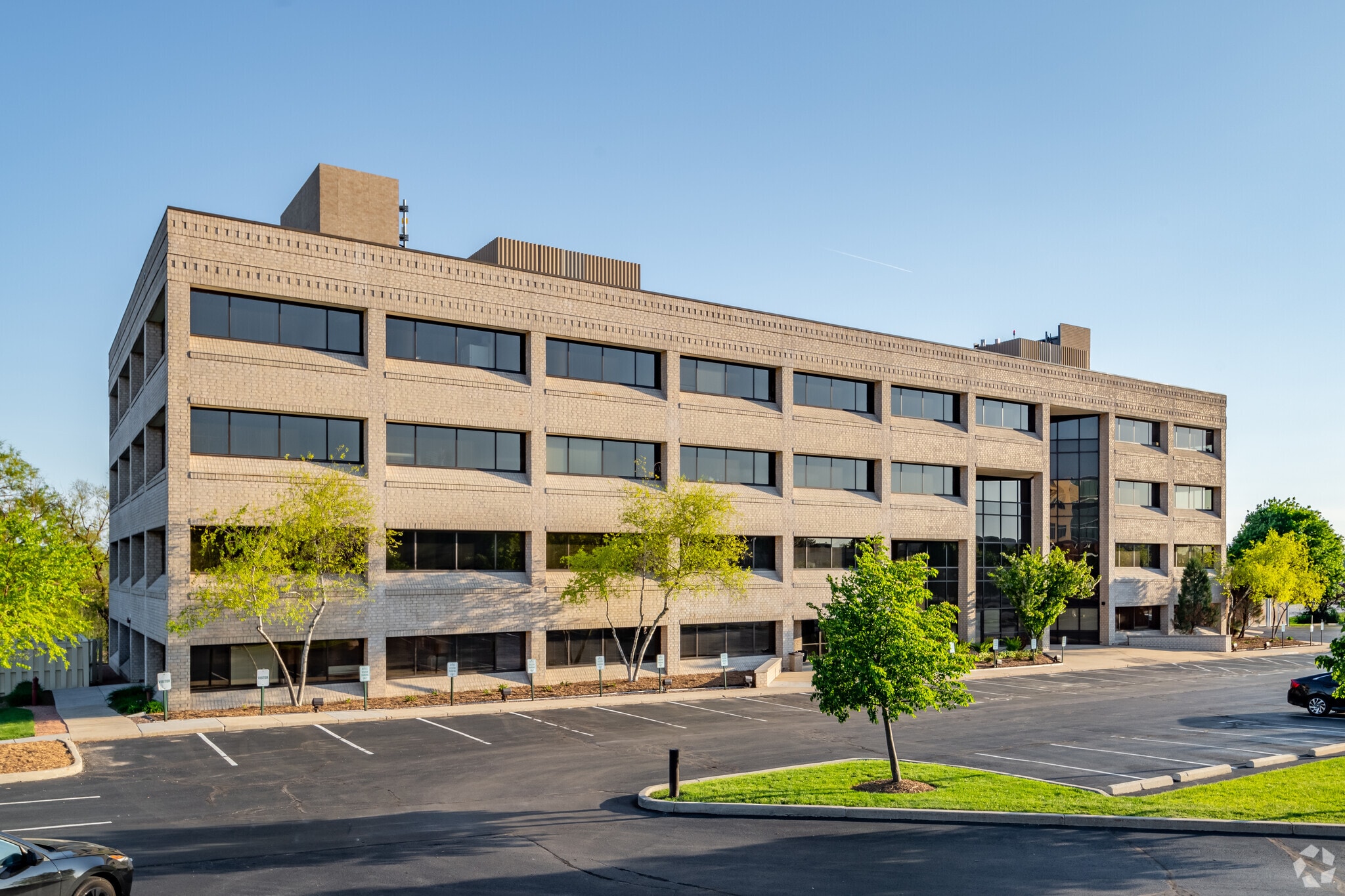 N14W23833 Stone Ridge Dr, Waukesha, WI for lease Building Photo- Image 1 of 8