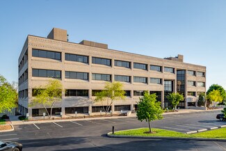 Plus de détails pour N14W23833 Stone Ridge Dr, Waukesha, WI - Bureau à louer