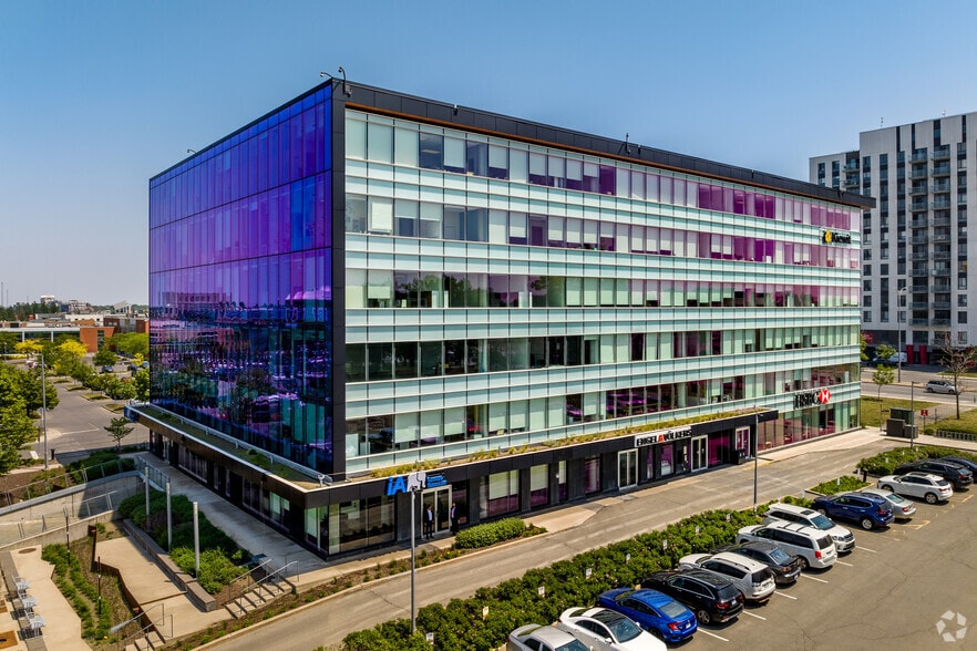 3055 Saint-Martin Boulevard West, Laval, QC à louer - Photo du bâtiment - Image 1 de 7