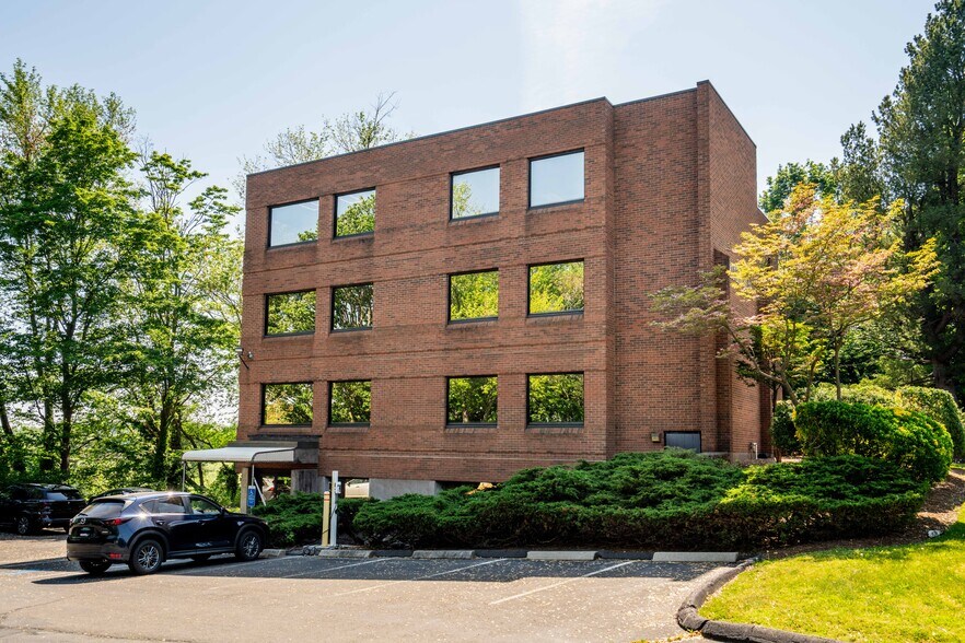 2751 Dixwell Ave, Hamden, CT for sale - Building Photo - Image 3 of 15