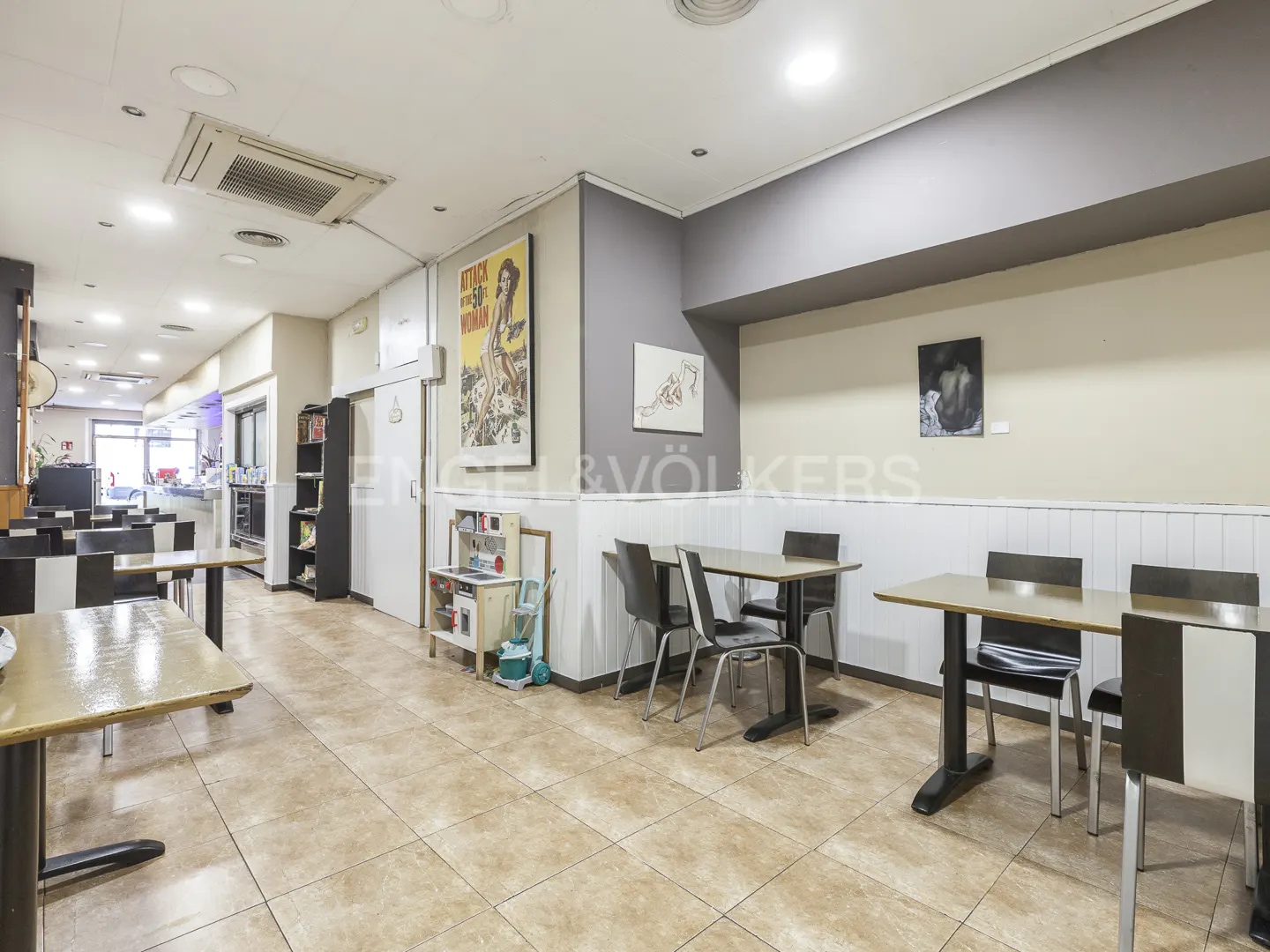 Retail in Barcelona, Barcelona for lease Interior Photo- Image 1 of 15