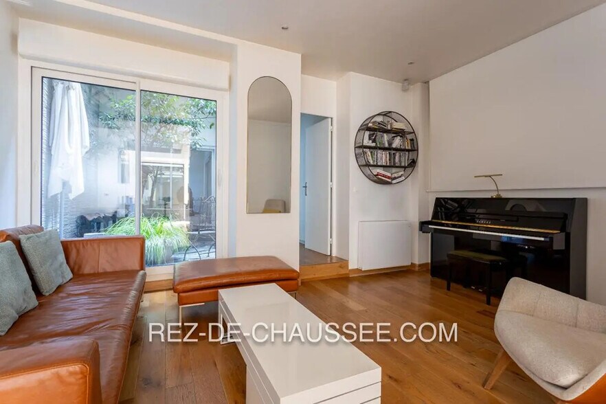 Office in Paris for sale - Interior Photo - Image 2 of 15