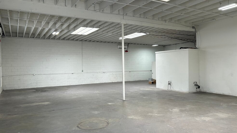 115 W Hyde Park Blvd, Inglewood, CA for lease - Building Photo - Image 2 of 7