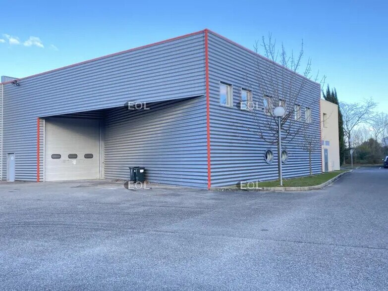 Industriel dans Saint-Priest à louer - Photo du bâtiment - Image 2 de 15