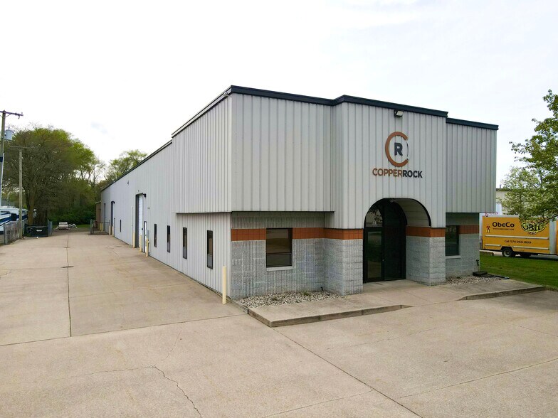 631 Collins Rd, Elkhart, IN à vendre - Photo du bâtiment - Image 1 de 13
