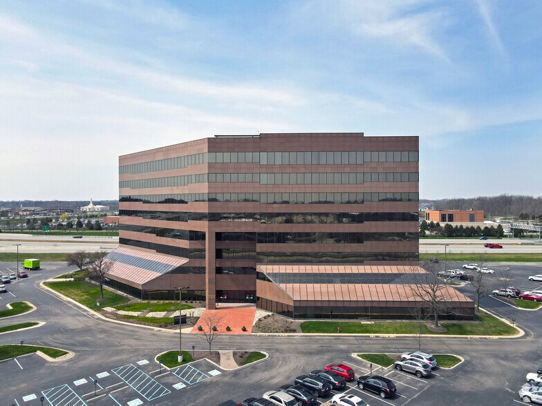 11711 N Meridian St, Carmel, IN à louer - Photo du bâtiment - Image 1 de 8